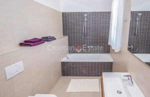 thumb_3649691_roatia-brac-villa-sea-view-pool-roof-terrace-sale-2-112-.jpg