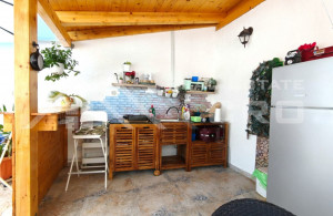 thumb_3653132_m_apartment_with_spacious_terraces_and_garden_for_sale_2.jpg