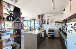 thumb_3653132_m_apartment_with_spacious_terraces_and_garden_for_sale_3.jpg