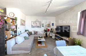 thumb_3653132_m_apartment_with_spacious_terraces_and_garden_for_sale_6.jpg