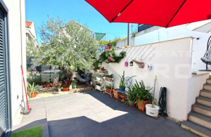 thumb_3653132_m_apartment_with_spacious_terraces_and_garden_for_sale_9.jpg