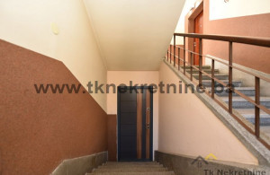 thumb_3671788_23_-_.ulaz-u-odvojeni-objekat-u-zgradi.jpg