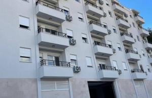 thumb_3682260_blue-and-gold-real-estate-listing-instagram-post.zip---1.jpg