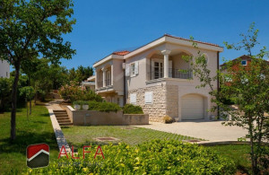 thumb_3682853_1-vodice--prodaje-se-vila-s-bazenom-i-pogledom-na-more.jpg
