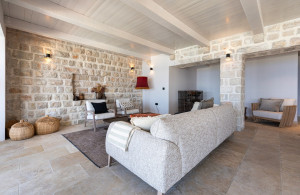 thumb_3704367_a19ad2d0f4_7-luxury-renovated-stone-villa-drobni-pijesak.jpg